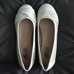 NWT White ballet flats, comfy